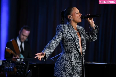 Alicia Keys [ alicia-keys ] - Afternoon fun with me ?  Dm “sexting”  For a 25 minute sexting