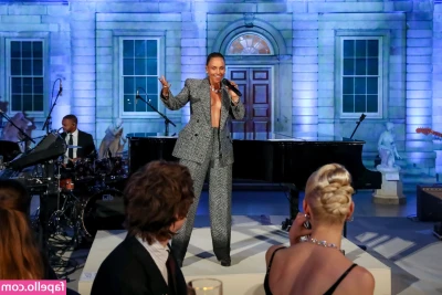 Alicia Keys [ alicia-keys ] - Close up or further away? Me and @jeanwanwan got muchhhh closer