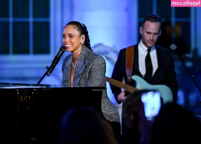 Alicia Keys [ alicia-keys ] - The 11s are so cold. Can you warm them up for me?