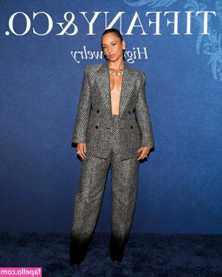 Alicia Keys [ alicia-keys ] - Happy Sunday did we all recover from the weekend? Do you like my New