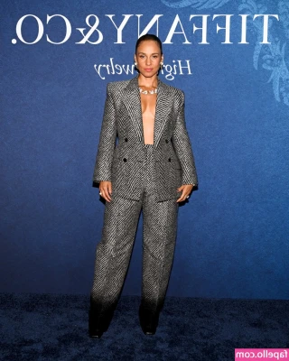 Alicia Keys [ alicia-keys ] - I may look sweet, but I taste even sweeter 🤍