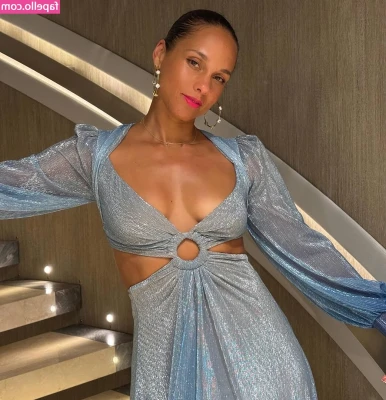 Alicia Keys [ alicia-keys ] - My first anal play video 🥺 Turn on rebill and DM me “🍑” to