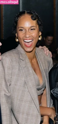 Alicia Keys [ alicia-keys ] - I want some hole now… who volunteers