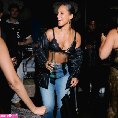 Alicia Keys [ alicia-keys ] - Morning baby… can you go on top?🤗😍🥰❤️