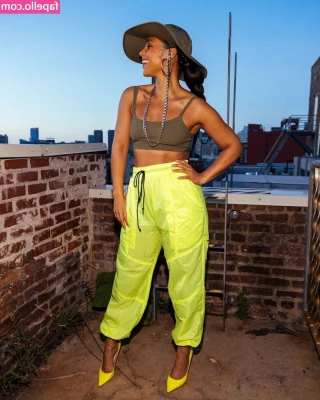 Alicia Keys [ alicia-keys ] - What about some goodies on my day off?? 😘 youve been so good,
