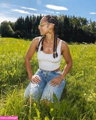 Alicia Keys [ alicia-keys ] - good morning <3 shower timeee