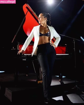 Alicia Keys [ alicia-keys ] - Doing Louis Einhorn from Ace Ventura for a fan tonight