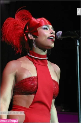 Alicia Keys [ alicia-keys ] - Like my tie?