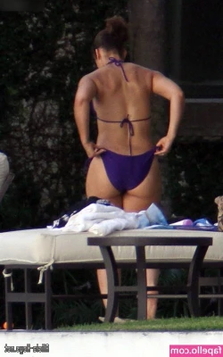Alicia Keys [ alicia-keys ] - So dang squeezable.