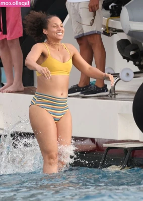 Alicia Keys [ alicia-keys ] - I needed eatin 😛 out 😝