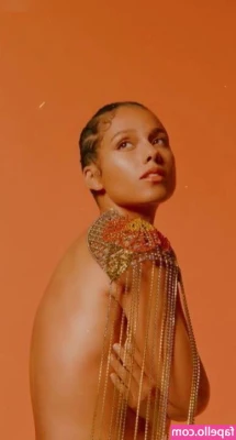 Alicia Keys [ alicia-keys ] - Felt like dressing up today 🙈