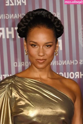 Alicia Keys [ alicia-keys ] - What are you reading at the moment? 📖 part 1