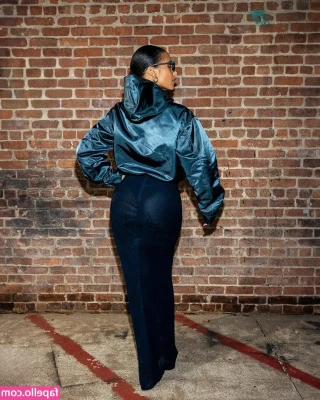Alicia Keys [ alicia-keys ] - Are you looking at my ass ?