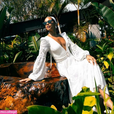 Alicia Keys [ alicia-keys ] - If you're not wearing green today you owe me $5!! 😜