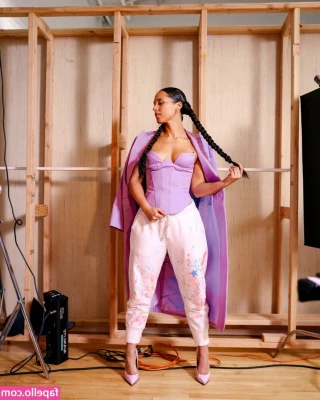 Alicia Keys [ alicia-keys ] - 🎬Que rica cogida con el primo a sentones🍆🍑💦@hotmartin25