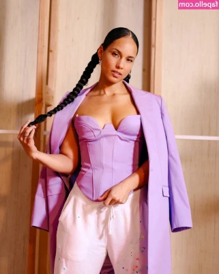 Alicia Keys [ alicia-keys ] - What is your favorite place to relax?🍓