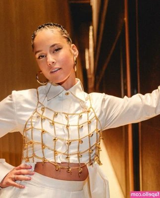 Alicia Keys [ alicia-keys ] - not a weather forecast, but I’m gonna be bringing the heat 🔥