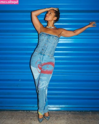 Alicia Keys [ alicia-keys ] - Cute enough to eat? 😋🍑