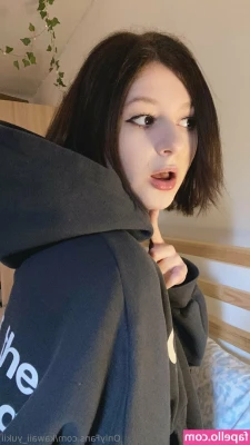 kawaii_yukii [ kawaii-yukii ] - Tell me you wouldn’t love to unwrap me as a gift 🎁