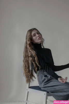 la.lunaa [ la-lunaa ] - Bend me over just like that