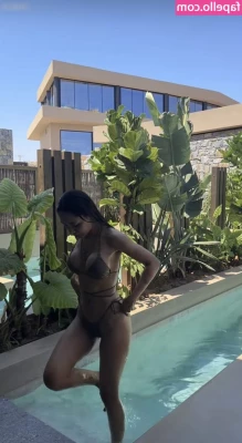 Merve Özkan [ merve-zkan ] - Are you a lover of my booty?🍑