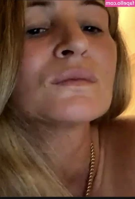 Spartinababy - Hump Day fun.... I love a butt plug... would you remove it with your