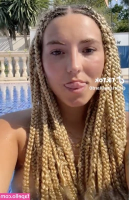 Carla Gallardo [ carla-gallardo ] - Chi viene ad aiutarmi con i pesi? 🥵 Ho bisogno di un personal
