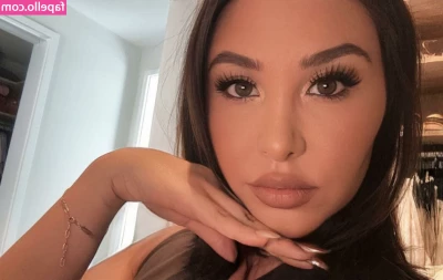 Catherine Mcbroom [ catherine-mcbroom ] - Who wants to see more