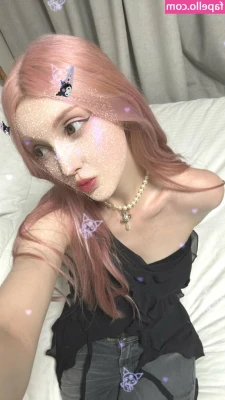 JuliaMajch [ juliamajch-1 ] - Feeling my booty