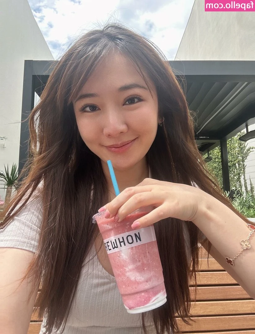 Emily Wang [ emily-wang-2 ] - At the beach