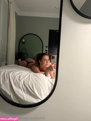 alexiscrystal [ alexiscrystal-1 ] - I was laying out for 2.5 seconds and then he had his face in my ass