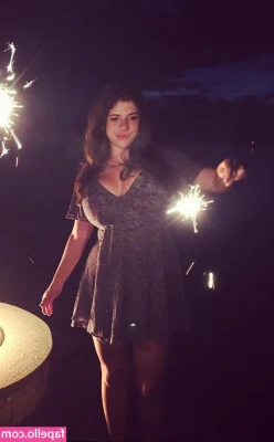 Emily Helen Barry [ emily-helen-barry ] - Everyone of you will get a 🔥 x-mas present of me & MrPenny in