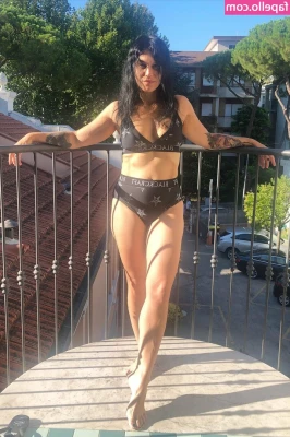 Cristina Scabbia [ cristina-scabbia ] - Fresh out of the shower, ready for some fun 😉🔥