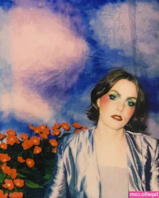 Emma Ruth Rundle [ emma-ruth-rundle ] - No panties thursday 😻