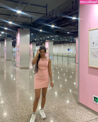 Nisali Siriwardene [ nisali-siriwardene ] - Still have a bit of a tan line… good morning everyone! 😘
