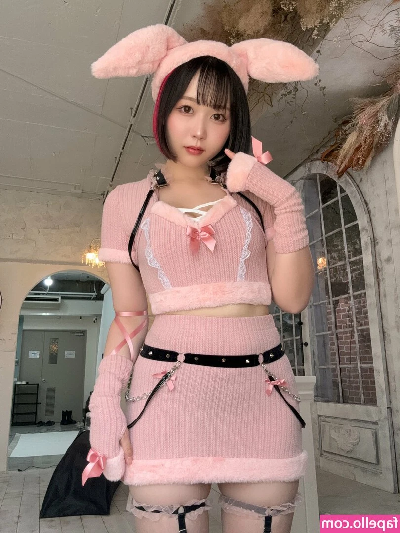 Yuki Yomichi [ yuki-yomichi ] - Don't i look so cute with a plug in? 🥰🥰