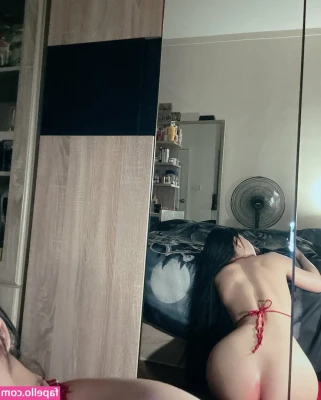 Aine_boahancock [ aine-boahancock ] - The director for our next scene and a choice of the cum shot is