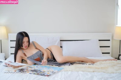 Aine_boahancock [ aine-boahancock ] - ..and look what happens when I bend over a lot..this is not innocent.