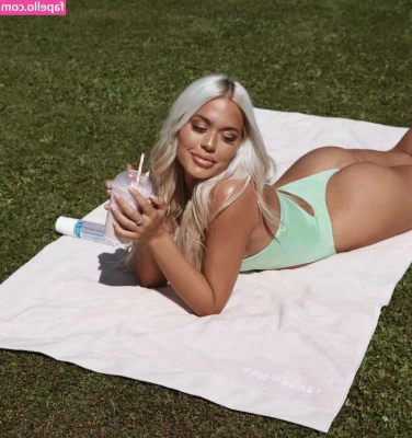 Lottie Tomlinson [ lottie-tomlinson ] - FULL VIDEO: Sexy furry top @kamerunadonis was freeballing around town
