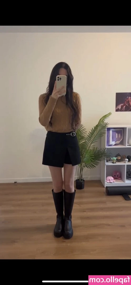 Yoona French Streamer [ yoona-french-streamer ] - I love cowgirl. Do you?