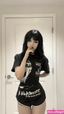 okneesuh [ okneesuh-1 ] - I finally conquered the biggest dildo I have 😳.   I only ever used