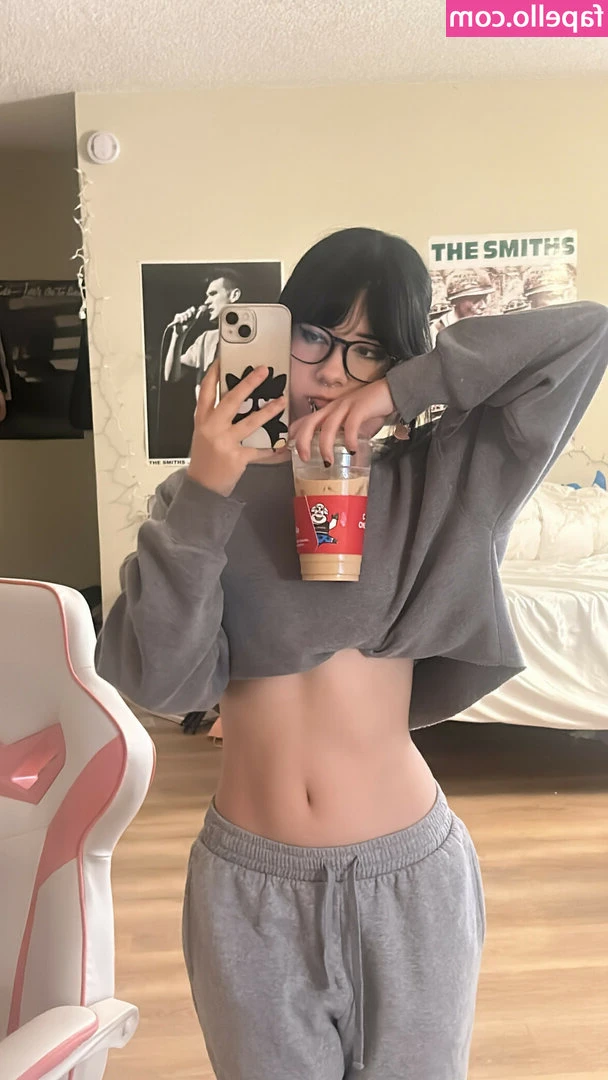 okneesuh [ okneesuh-1 ] - Join me for some romantic belly play ❤️