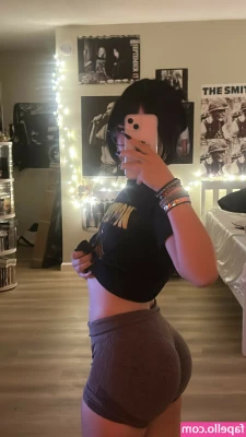 okneesuh [ okneesuh-1 ] - Would you cum all over my legs then lick it up when I told you?