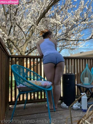 JuicyJeni - Pool day ☀️