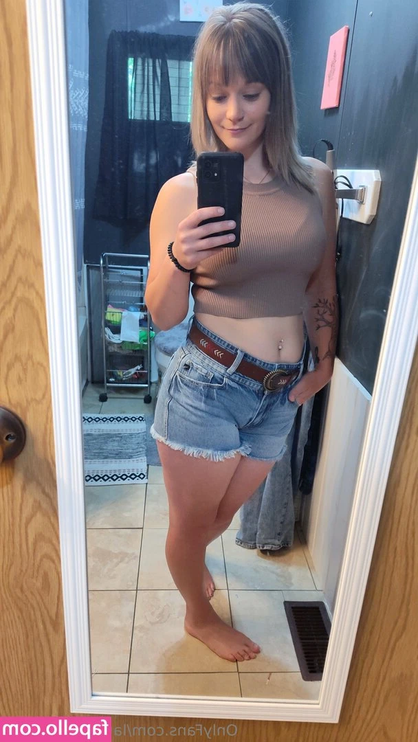 laurentayloronly - do i look cute for you?🥰