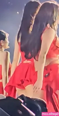 Tzuyu - I’m just you’re average housewife with a BIG JUICY secret 🤫