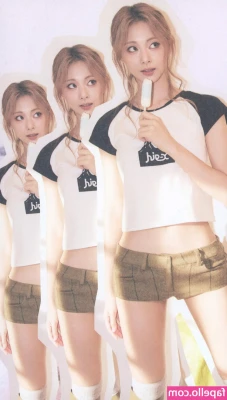 Tzuyu - last pic for the night. finger lickin’ good