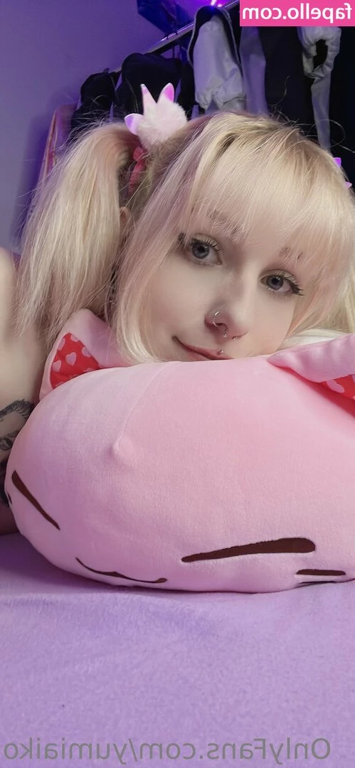 yumiaiko - After a night of partying and whispering nasty shit in each other’s