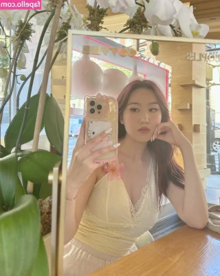Fufu Flutters ASMR [ fufu-flutters-asmr ] - Just woke up. Today's gonna be a horny day 🥵