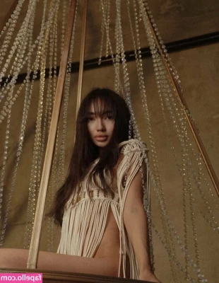 asian_lili [ asian-lili ] - Can you help me with the sunblock? Maybe too much ☀️